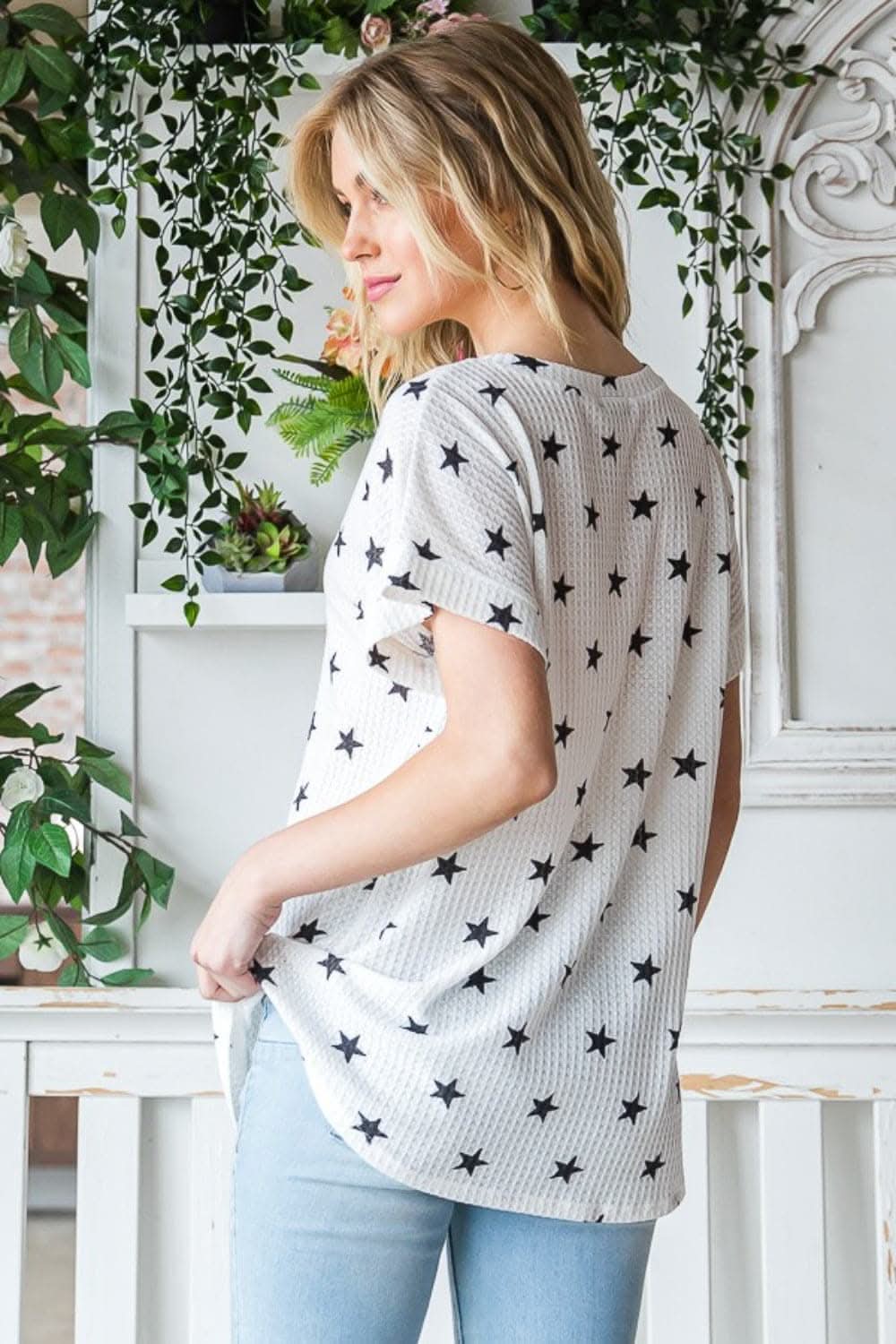 Heimish star print v-neck tee - Love Salve